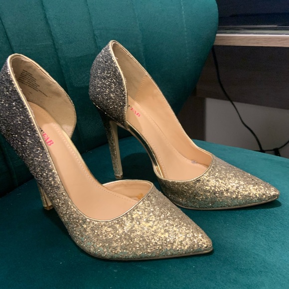 Shoes - Picture 3 of 5